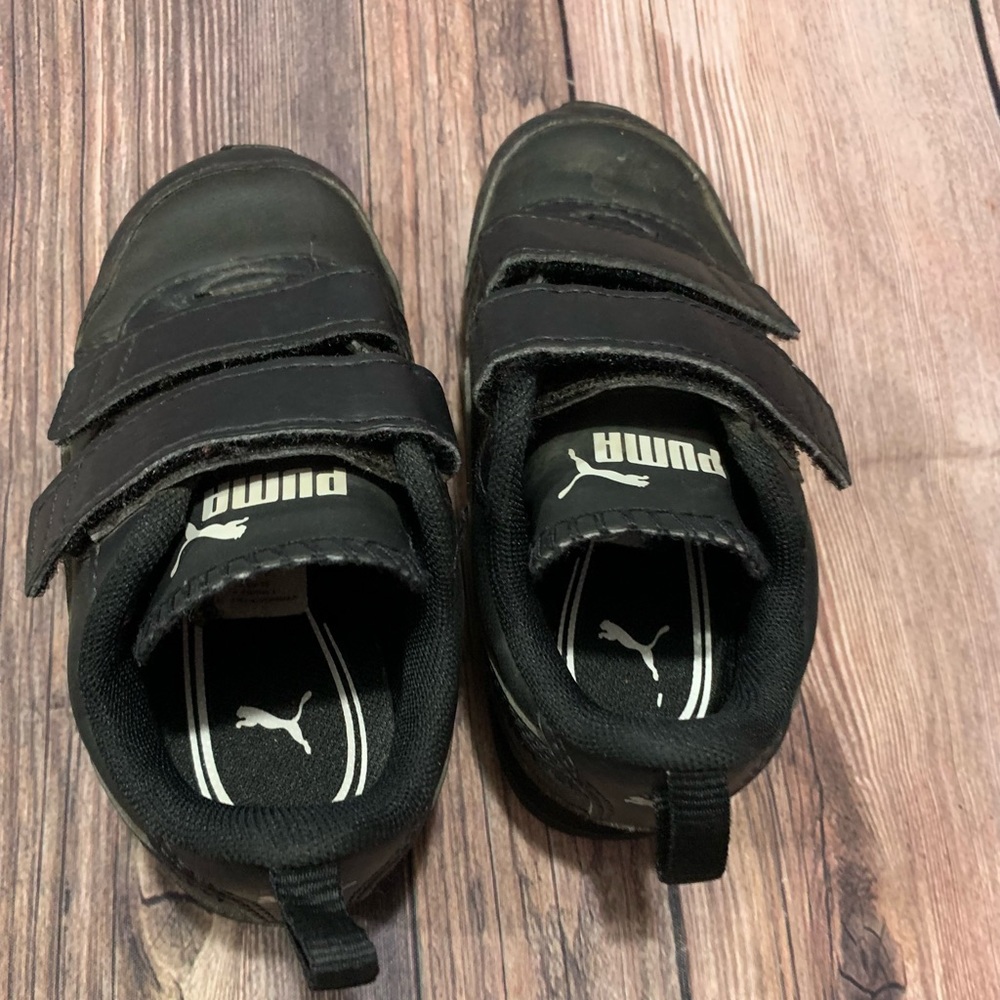 Puma tennis shoes